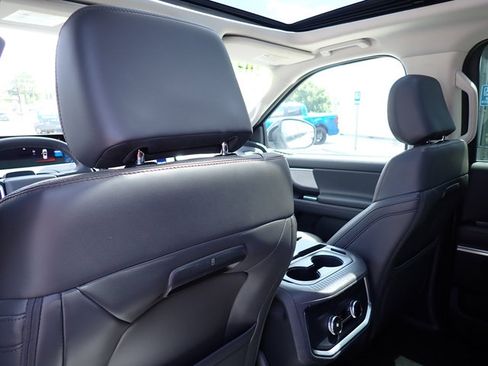 Used 2025 Ford Expedition Active AWD/4WD image 18