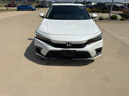 Used 2022 Honda Civic EX image 2