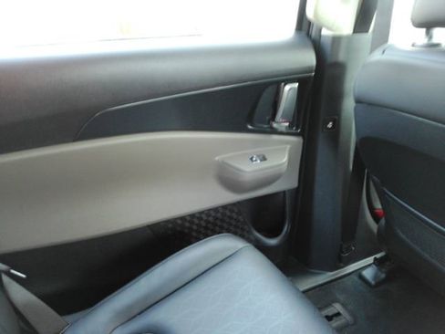 Used 2025 Kia Carnival FWD image 35