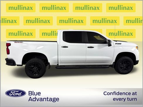 Used 2025 Chevrolet Silverado 1500 LT Trail Boss w/ Convenience Package II AWD/4WD image 2
