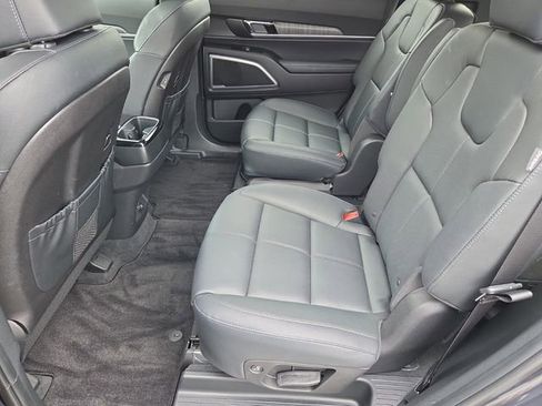 Used 2024 Kia Telluride EX w/ EX Captain's Chair Package FWD image 12