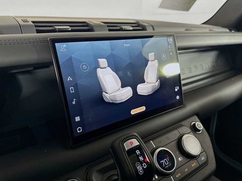 Used 2025 Land Rover Defender 110 S image 23