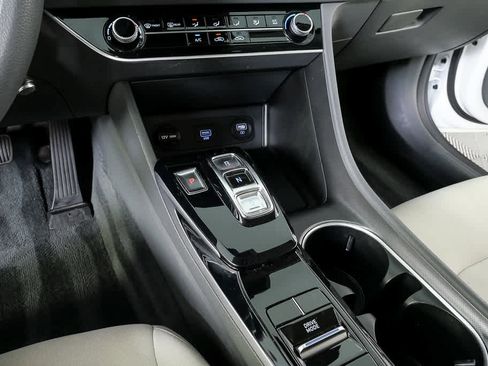 Used 2023 Hyundai Sonata SE image 16