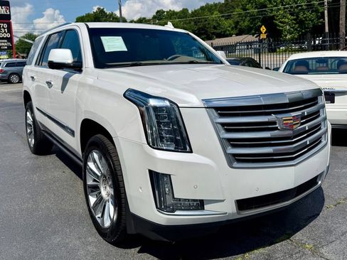 Used 2019 Cadillac Escalade Platinum RWD image 3