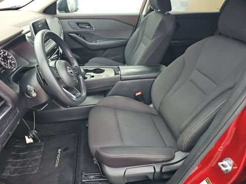 Used 2023 Nissan Rogue S image 10