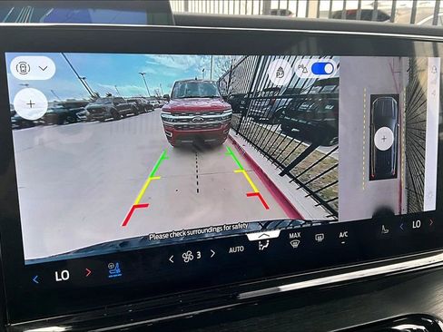 Used 2025 Ford Expedition Platinum image 27