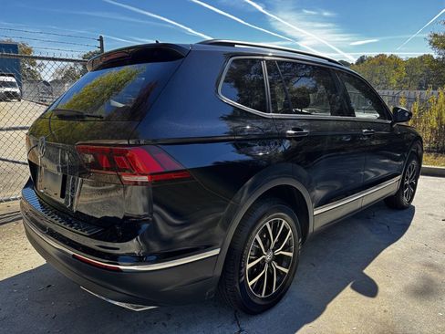 Used 2021 Volkswagen Tiguan SE w/ Panoramic Sunroof Package image 10