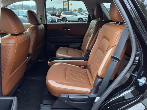 New 2026 Nissan Pathfinder Platinum image 11