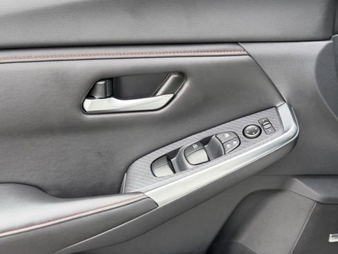 Used 2025 Nissan Sentra SR w/ SR Premium Package image 9