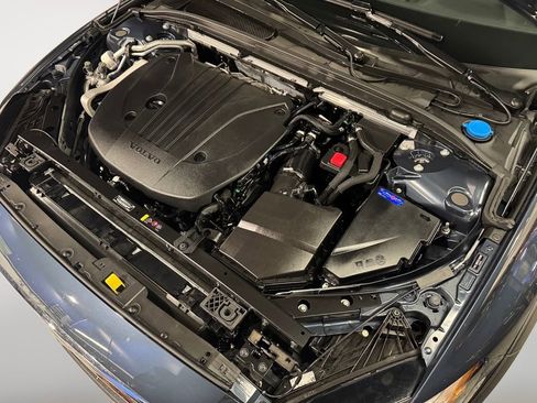 Used 2025 Volvo V60 B5 Cross Country Plus image 34