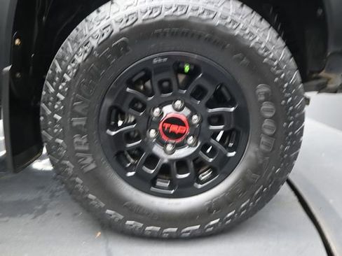 Used 2018 Toyota Tacoma TRD Pro AWD/4WD image 18