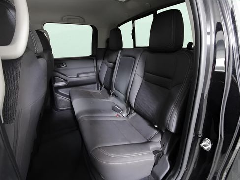Used 2024 Nissan Frontier SV w/ SV Convenience Package RWD image 29