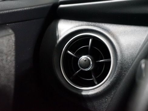 Used 2019 Toyota Corolla SE image 23