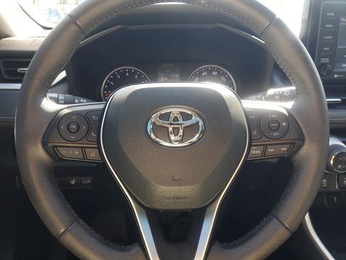 Used 2021 Toyota RAV4 XLE Premium image 22
