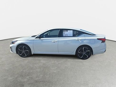 Used 2023 Nissan Altima 2.5 SR FWD image 8