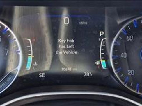 Used 2023 Chrysler Pacifica Touring-L FWD image 15