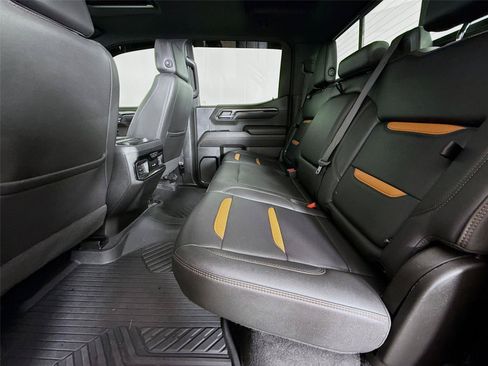 Used 2023 GMC Sierra 1500 AT4 w/ AT4 Premium Package AWD/4WD image 18