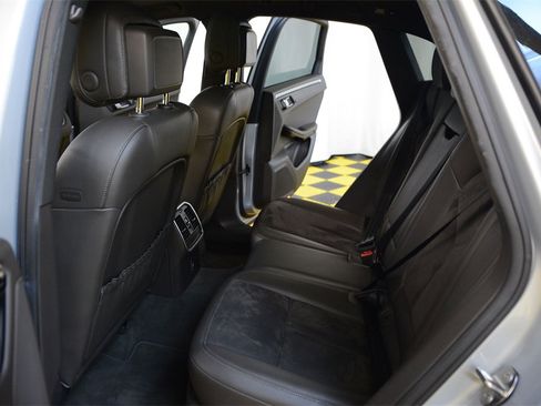 Used 2018 Porsche Macan image 30