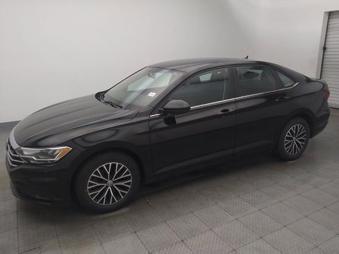 Used 2021 Volkswagen Jetta SE FWD image 2