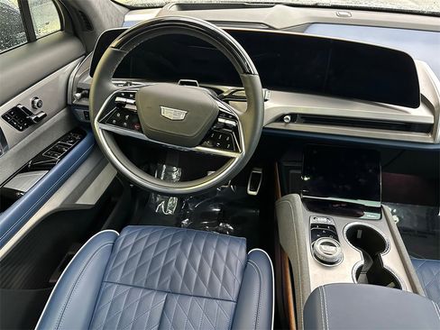 Used 2026 Cadillac Vistiq Premium Luxury image 18
