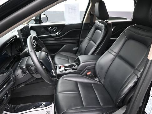 Used 2025 Lincoln Corsair AWD image 23