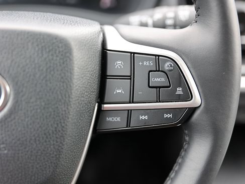 Used 2025 Toyota Grand Highlander AWD image 43