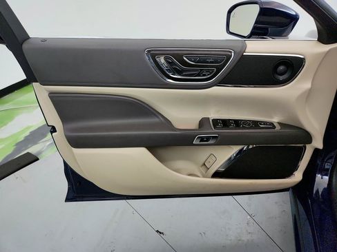 Used 2018 Lincoln Continental Reserve AWD/4WD image 23