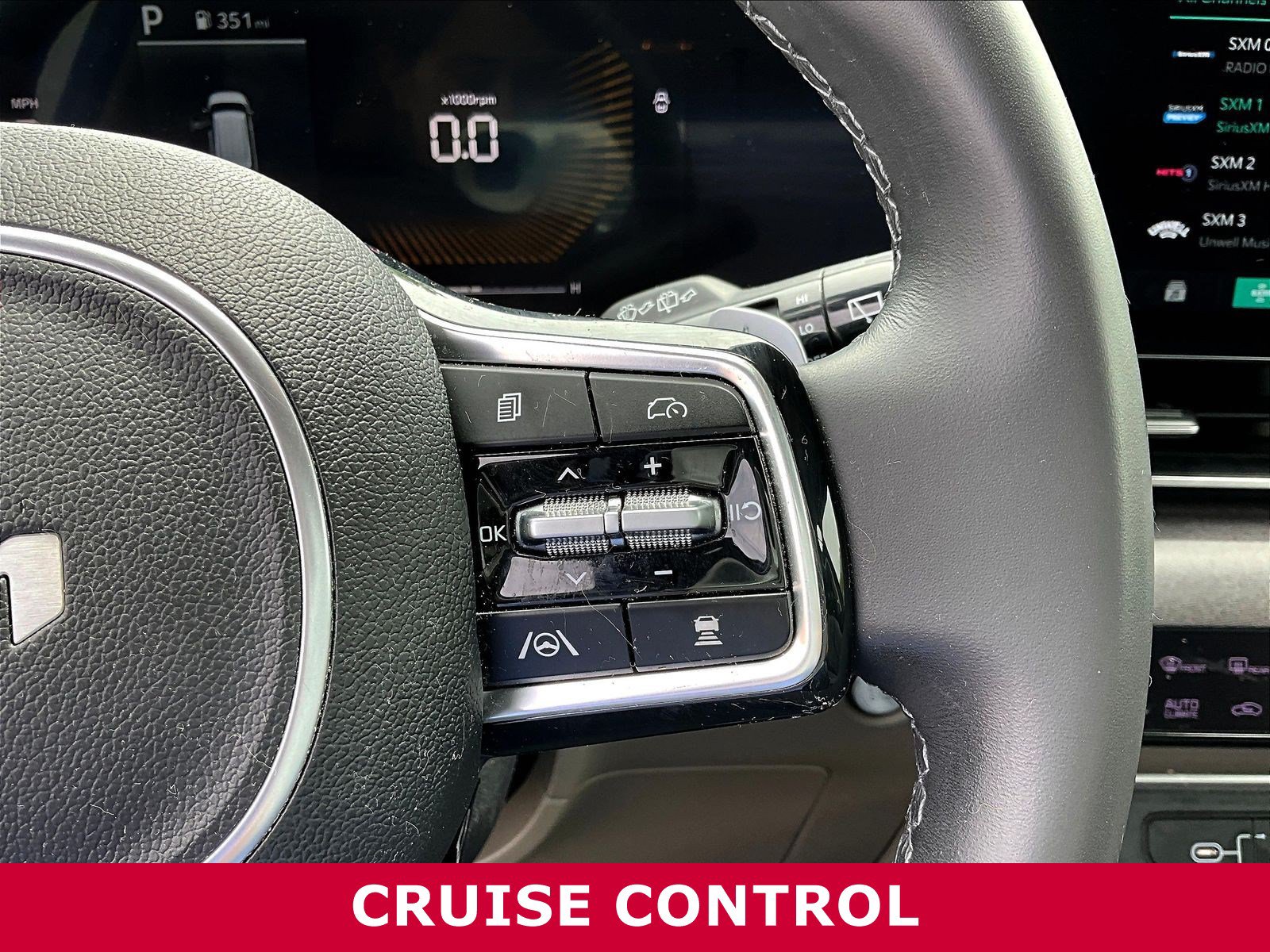 Used 2025 Kia Carnival EX FWD image 11
