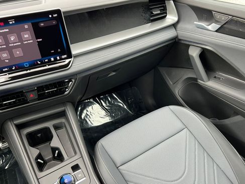 New 2026 Volkswagen Tiguan SE R-Line AWD/4WD image 32