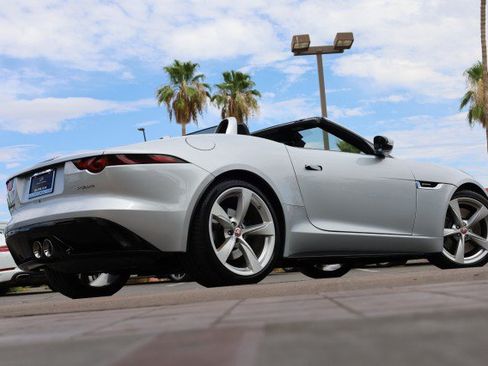 Used 2019 Jaguar F-TYPE R-Dynamic RWD image 19