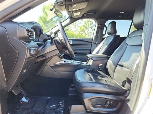 Used 2020 Ford Explorer XLT w/ Equipment Group 202A image 17