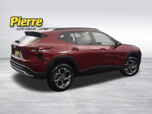 Used 2025 Chevrolet Trax LT image 5