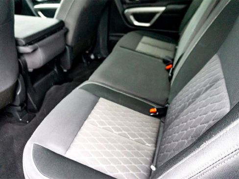 Used 2023 Nissan Titan SV image 27