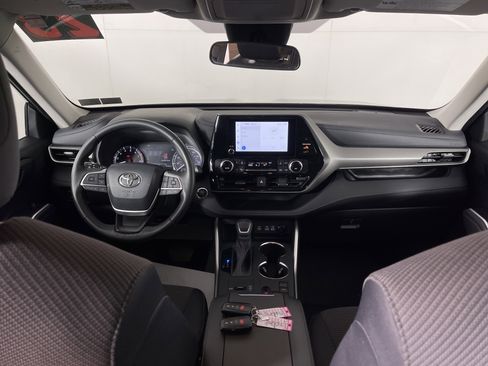 Used 2023 Toyota Highlander LE image 14
