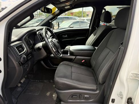 Used 2019 Nissan Titan SV w/ SV Convenience Package AWD/4WD image 12
