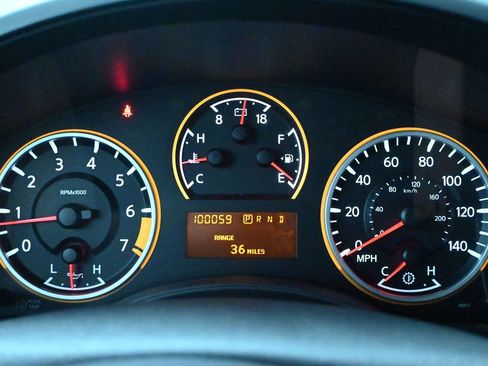 Used 2015 Nissan Titan SV w/ SV Value Truck Package RWD image 14