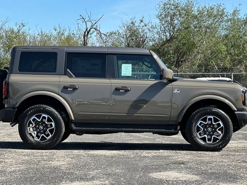 New 2026 Ford Bronco Outer Banks image 2