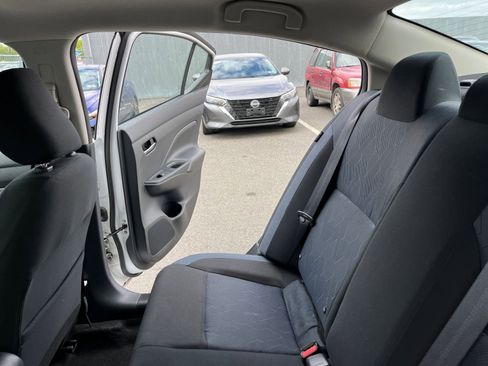 Used 2025 Nissan Versa SV FWD image 37
