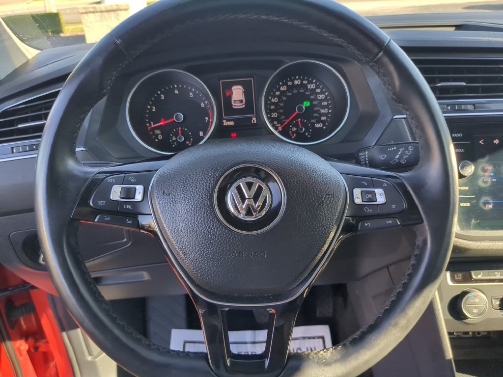 Used 2018 Volkswagen Tiguan SE w/ Panoramic Sunroof Package FWD image 31
