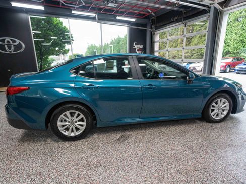 Used 2025 Toyota Camry LE w/ Convenience Package FWD image 4