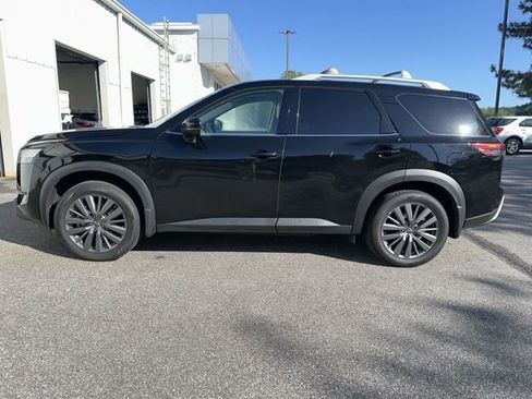 Used 2024 Nissan Pathfinder SL w/ SL Premium Package image 2