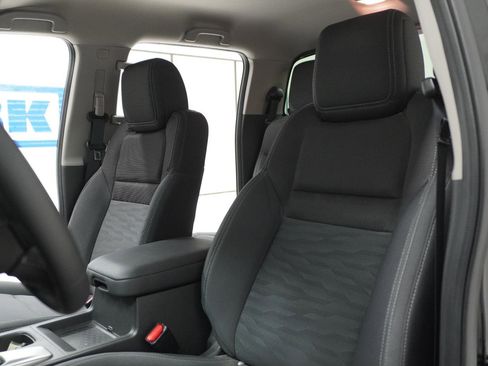 Used 2024 Nissan Frontier SV w/ SV Convenience Package RWD image 15