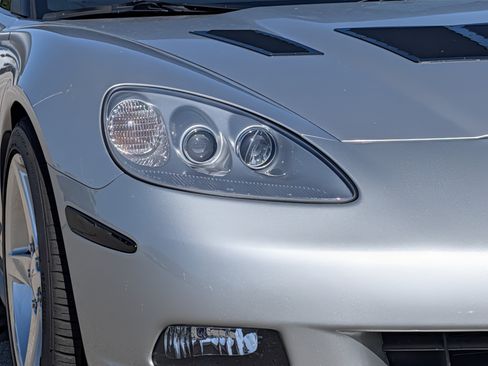 Used 2006 Chevrolet Corvette Coupe w/ Preferred Equipment Group RWD image 9