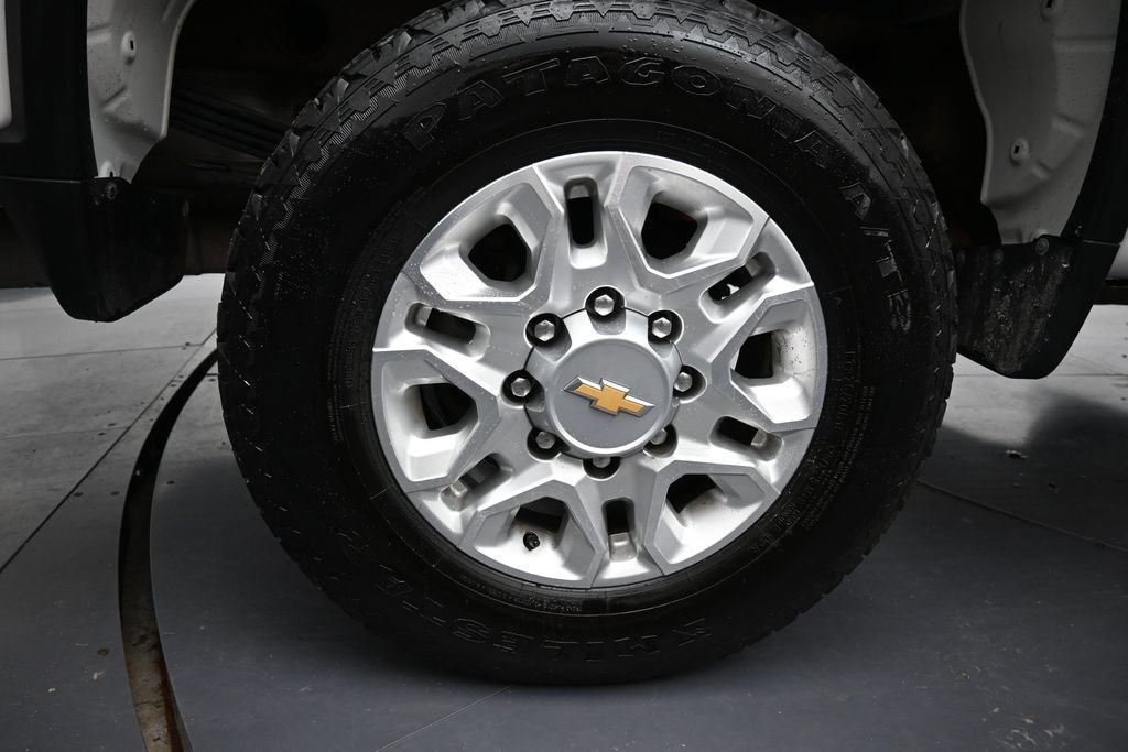 Used 2023 Chevrolet Silverado 2500 LT AWD/4WD image 33