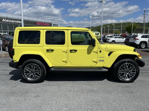 Used 2023 Jeep Wrangler Unlimited Sahara w/ Cold Weather Group AWD/4WD image 2