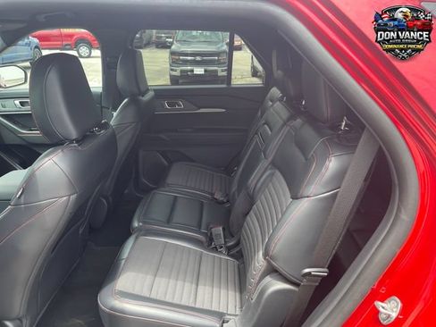 Used 2025 Ford Explorer ST-Line w/ ST-Line Street Pack AWD/4WD image 24