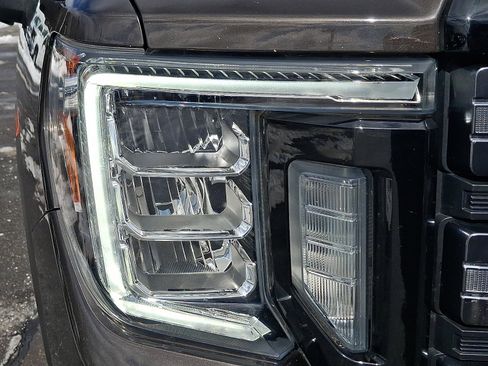 Used 2021 GMC Sierra 2500 AT4 w/ AT4 Preferred Package image 9