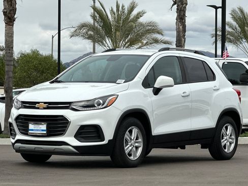 Used 2022 Chevrolet Trax LT w/ LT Convenience Package image 8