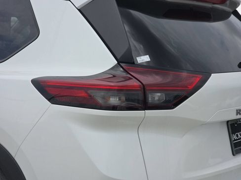 New 2026 Nissan Rogue SV w/ Cold Weather Package FWD image 31