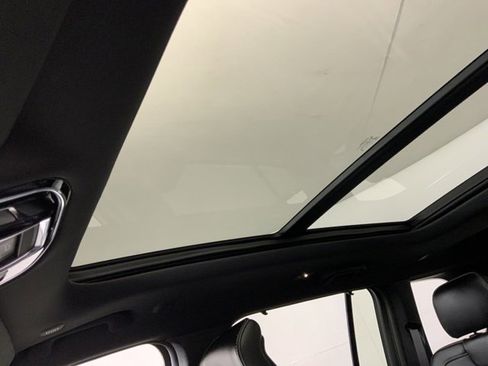 Used 2024 Jeep Grand Cherokee Overland w/ Luxury Tech Group IV image 30